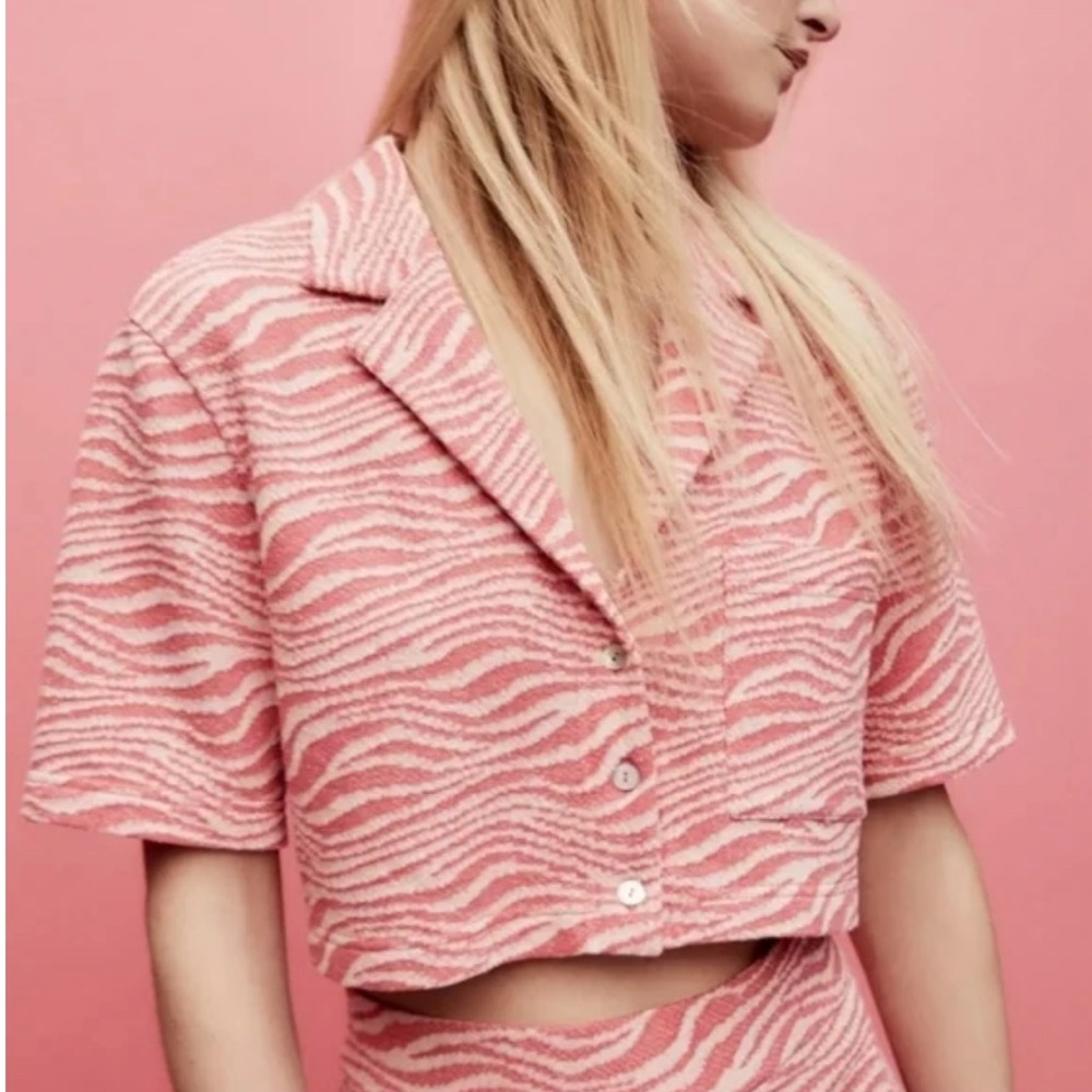 Zara Women's Button Down Red and White Shirt
